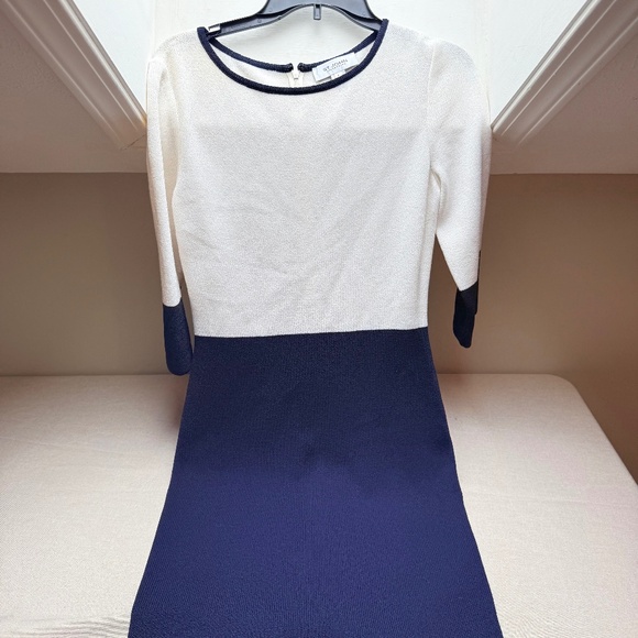 St. John Dresses & Skirts - St. John Navy White Colorblock Round Neck 3/4 Sleeves Sheath Dress Size 4